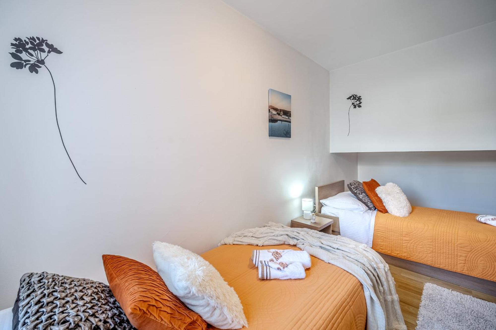 Apartment Milna - With Swimming Pool & Amazing Seaviews, Above Bijaka Beach Exterior photo