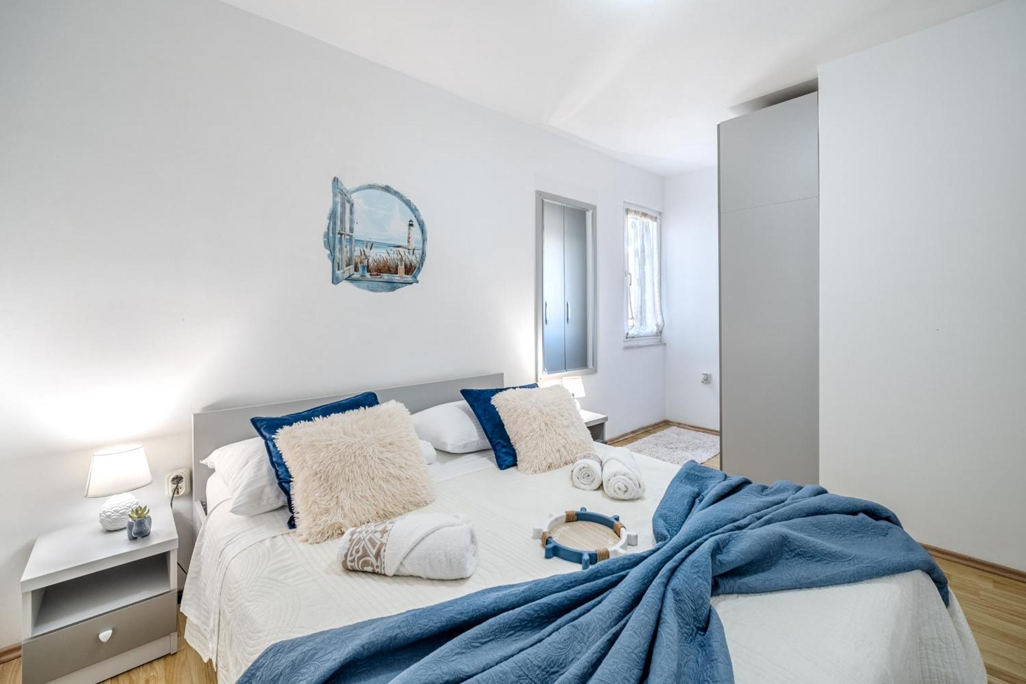 Apartment Milna - With Swimming Pool & Amazing Seaviews, Above Bijaka Beach Exterior photo